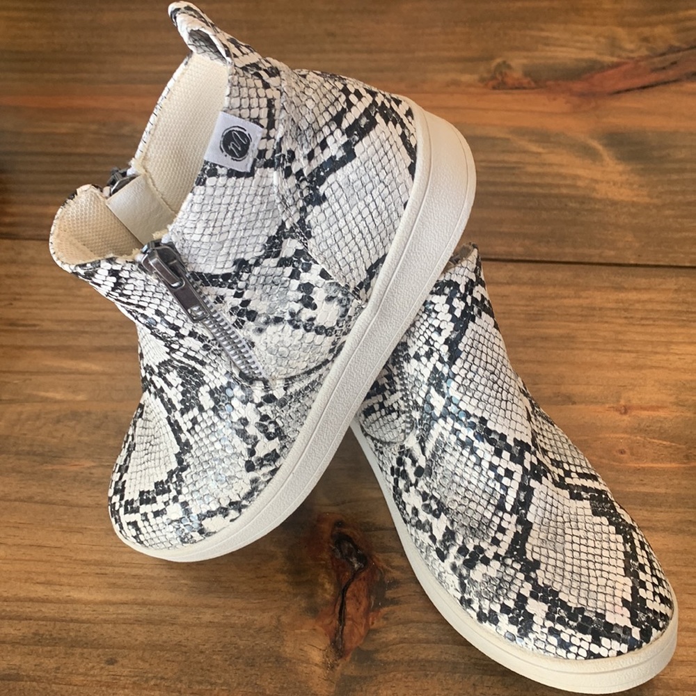 ✨Matissa lil Goya snakeskin high tops size 2